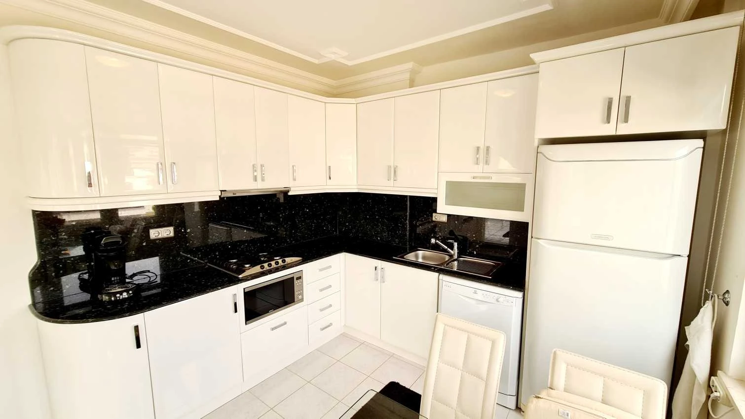 housebind Представляем виллу с тремя квартирами 3 + 1 в Кестель/Аланья