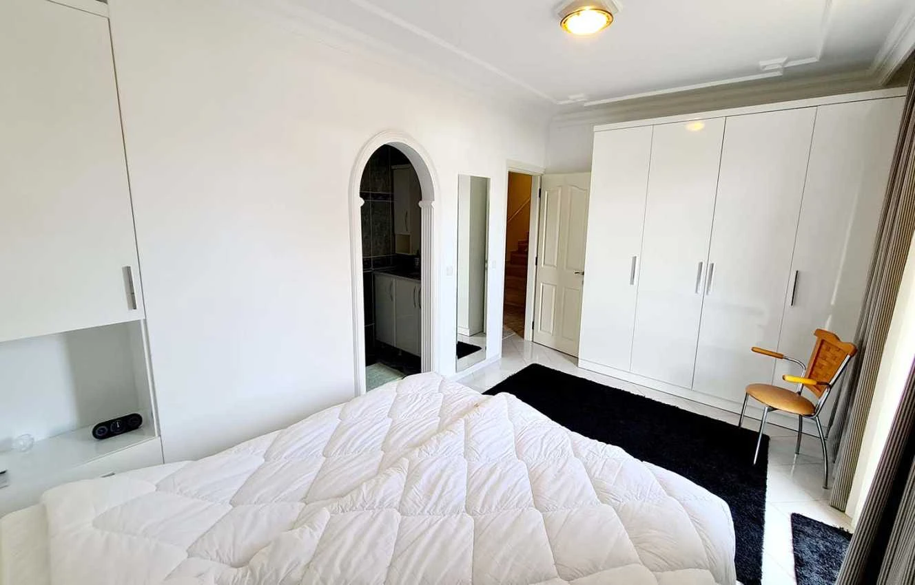 housebind Представляем виллу с тремя квартирами 3 + 1 в Кестель/Аланья