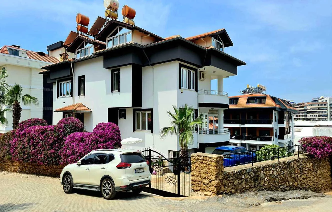 housebind Представляем виллу с тремя квартирами 3 + 1 в Кестель/Аланья