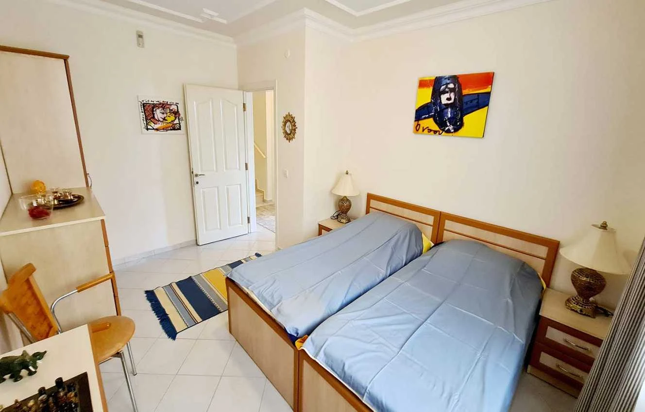 housebind Представляем виллу с тремя квартирами 3 + 1 в Кестель/Аланья